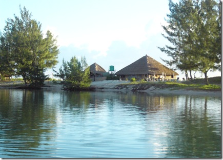 Chalet on Beach front with back garden Lagoon